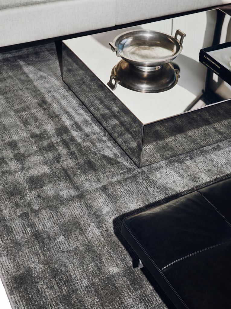 Tappeto Brasilia TENCEL™ 01 ANTHRACITE, Moderno, Semplice ed Elegante, Fatto a Mano su Telaio Nero Speciale