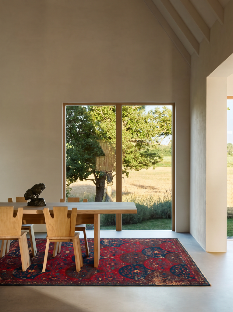 Tapis artisanal à métier noir de la série Göbeklitepe, fabriqué à la main avec de la laine 100 % néo-zélandaise et orné de motifs anatoliens 02REDM